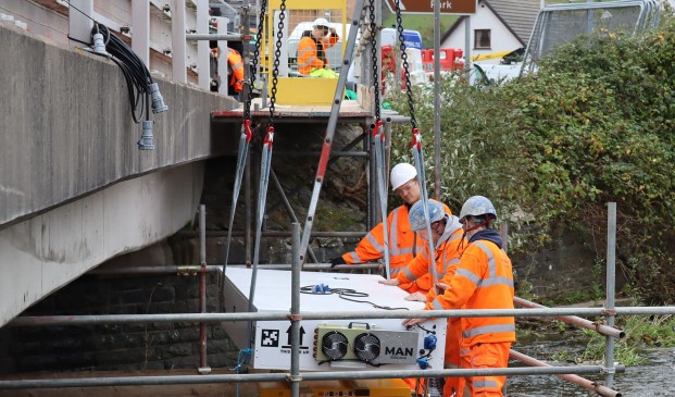 nstallation von Muonensensoren für Betoninspektion an Brücke (Photocredits GScan)